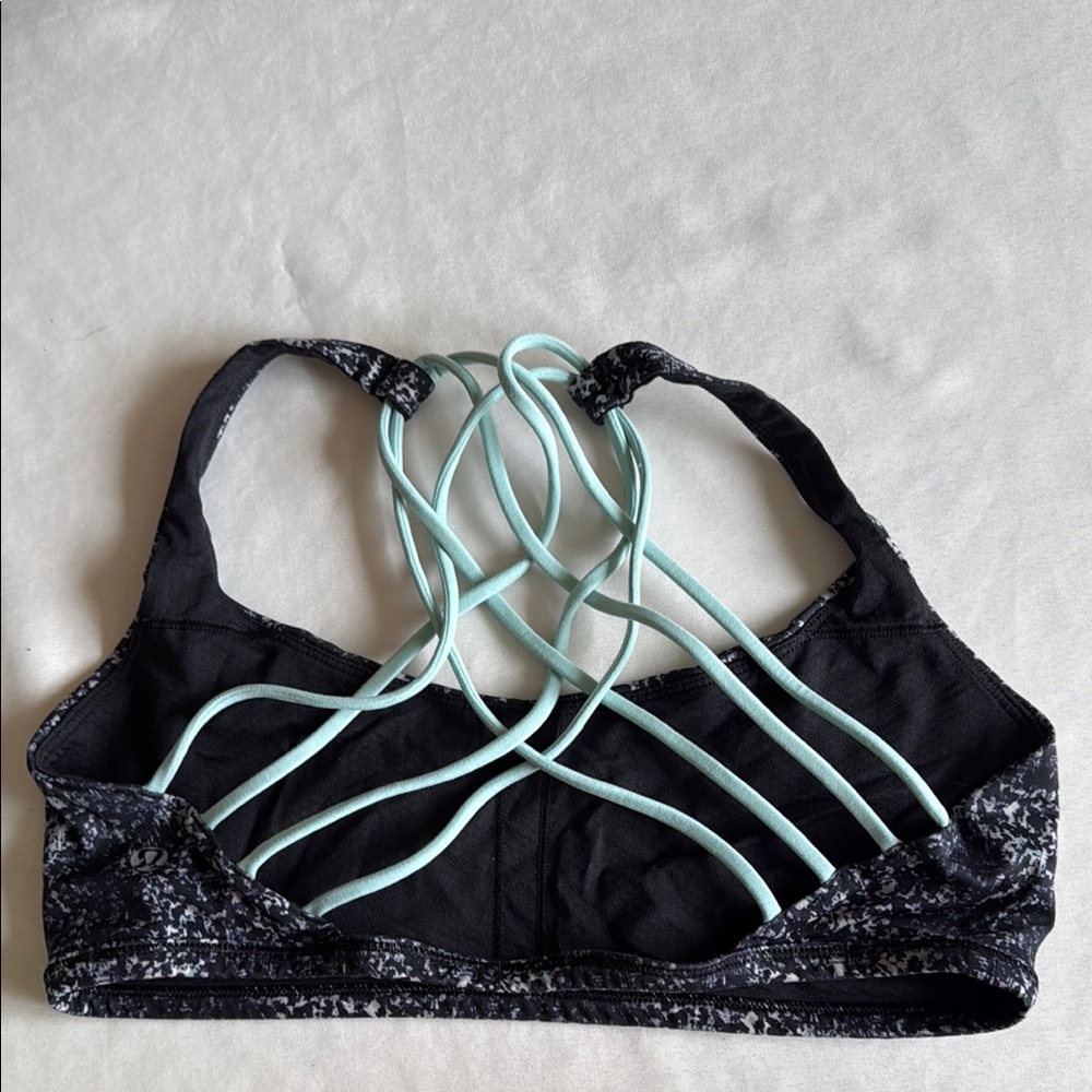 Lululemon Free to be bra